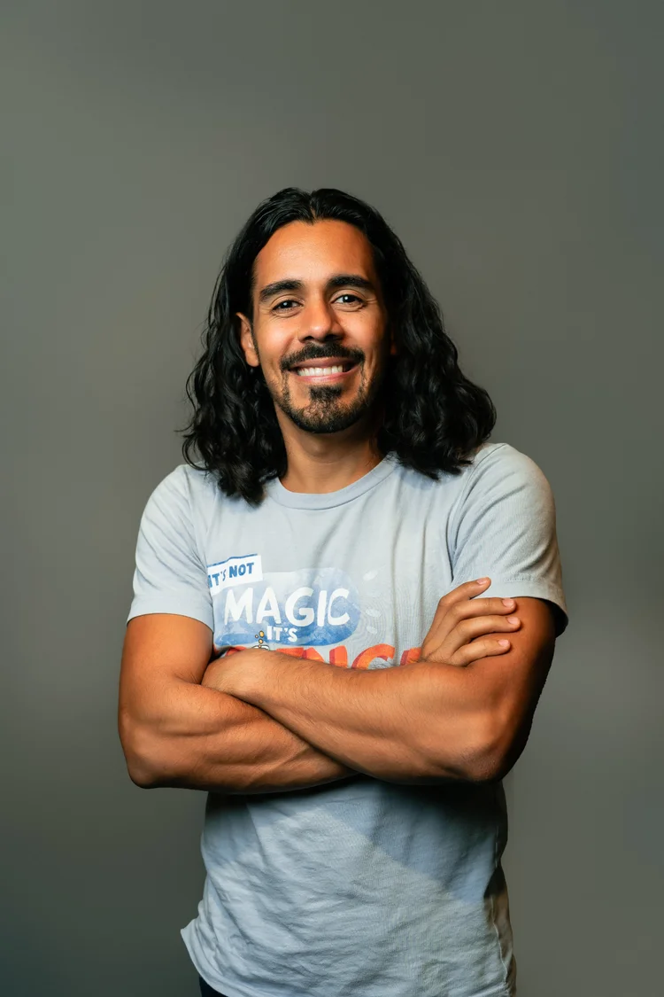 Jay Flores headshot